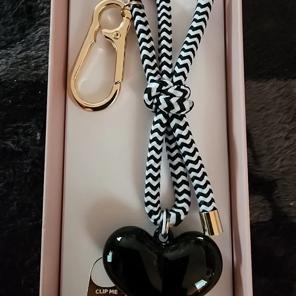 NWT BLACK HEART 🖤 BAG CHARM/ KEY RING - Picture 4 of 4